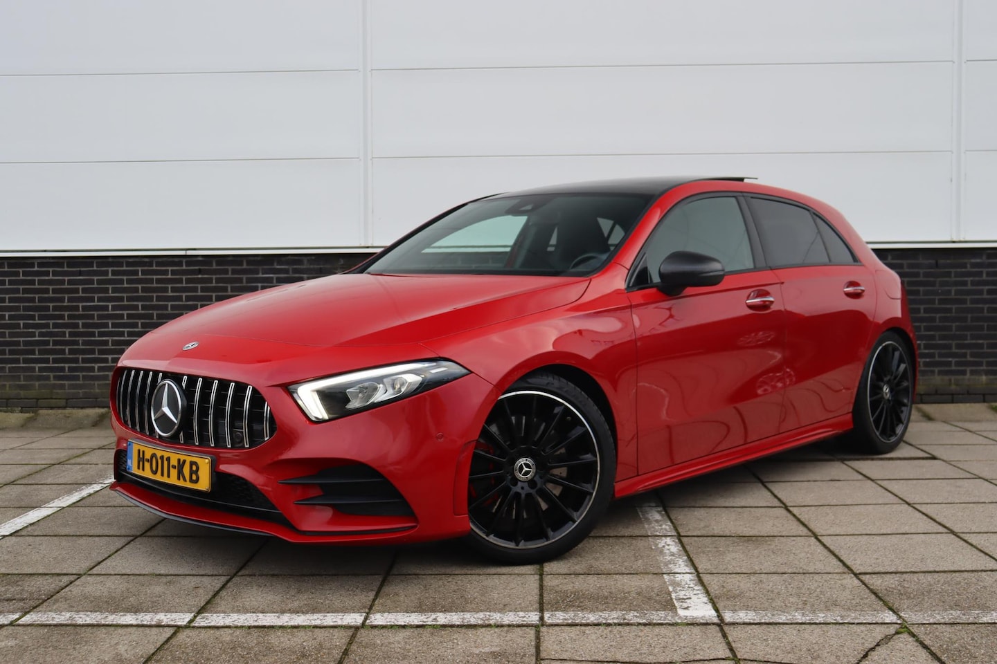 Mercedes-Benz A-klasse - 250 Premium Plus •AMG•225PK•Pano•Stoelverwarming•Widescreen•19"•LMW•MBUX - AutoWereld.nl