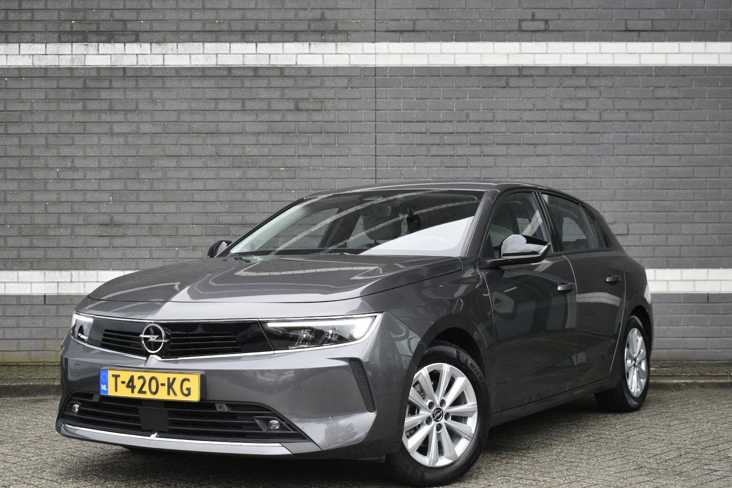 Opel Astra - 1.2T Edition / AGR Stoel / Winter Pakket / Achteruitrijcamera / Navi / Private Lease €424, - AutoWereld.nl