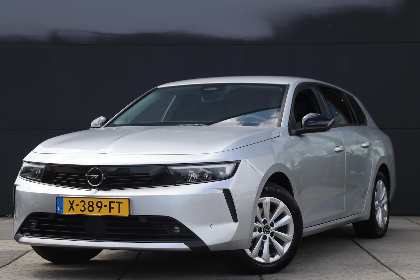 Opel Astra Sports Tourer - 1.2 Level 2 / Navigatie / PDC / Climate / Privacy glass - AutoWereld.nl