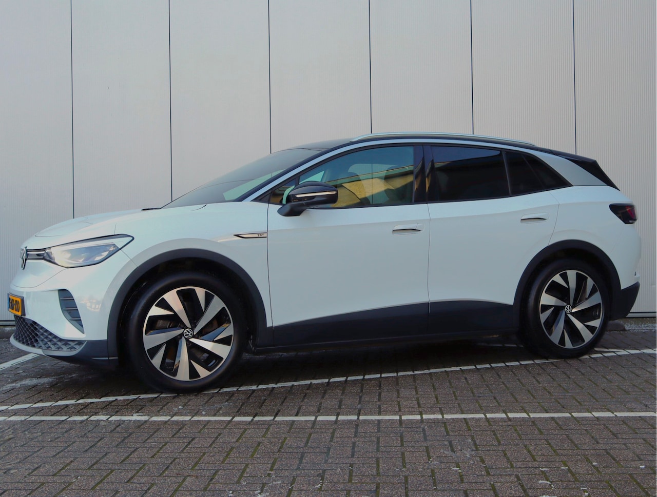 Volkswagen ID.4 - First 77 kWh | Trekhaak | Zomer- en winterwielenset | 88,2% SOH - AutoWereld.nl