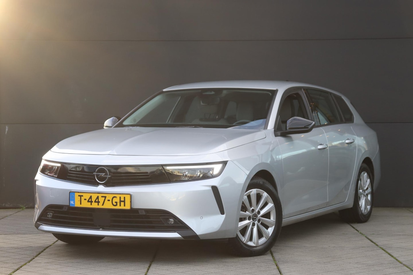 Opel Astra Sports Tourer - 1.2 Edition / Apple CarPlay / Achteruitrijcamera / Parkeersensoren - AutoWereld.nl