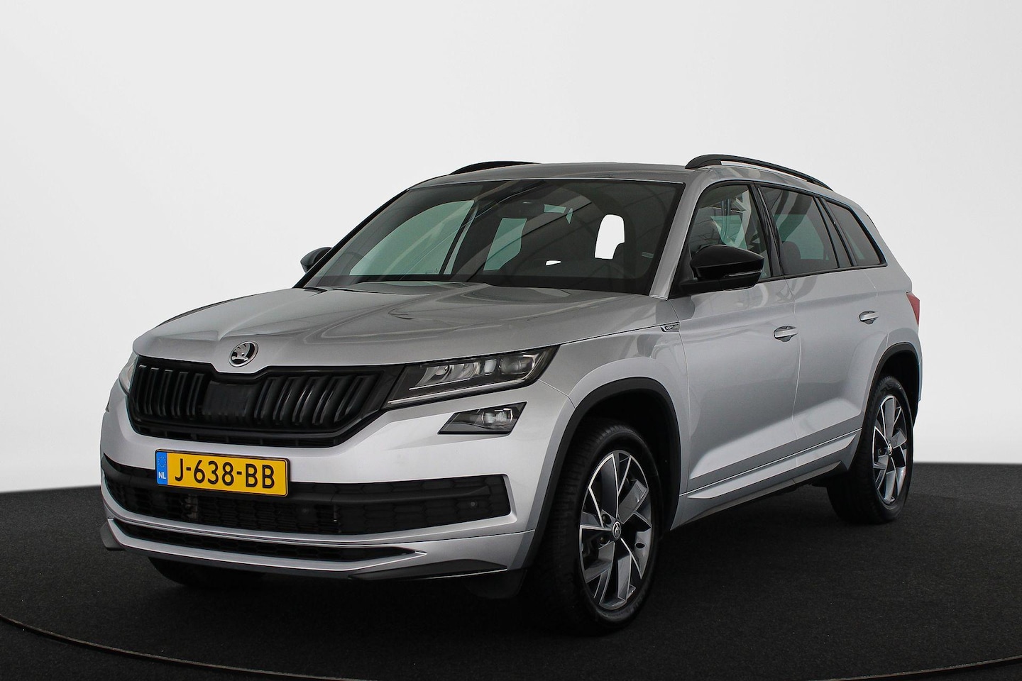 Skoda Kodiaq - 1.5 TSI Sportline Business / Automaat / Stoelverwarming / Virtual / Canton / Camera - AutoWereld.nl