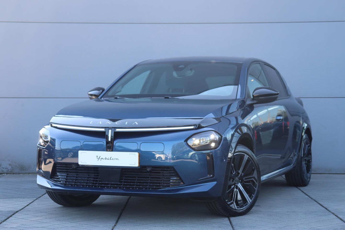Lancia Y(psilon) - Ypsilon Edizione Cassina Limitata 51 kWh - Demo Korting - AutoWereld.nl