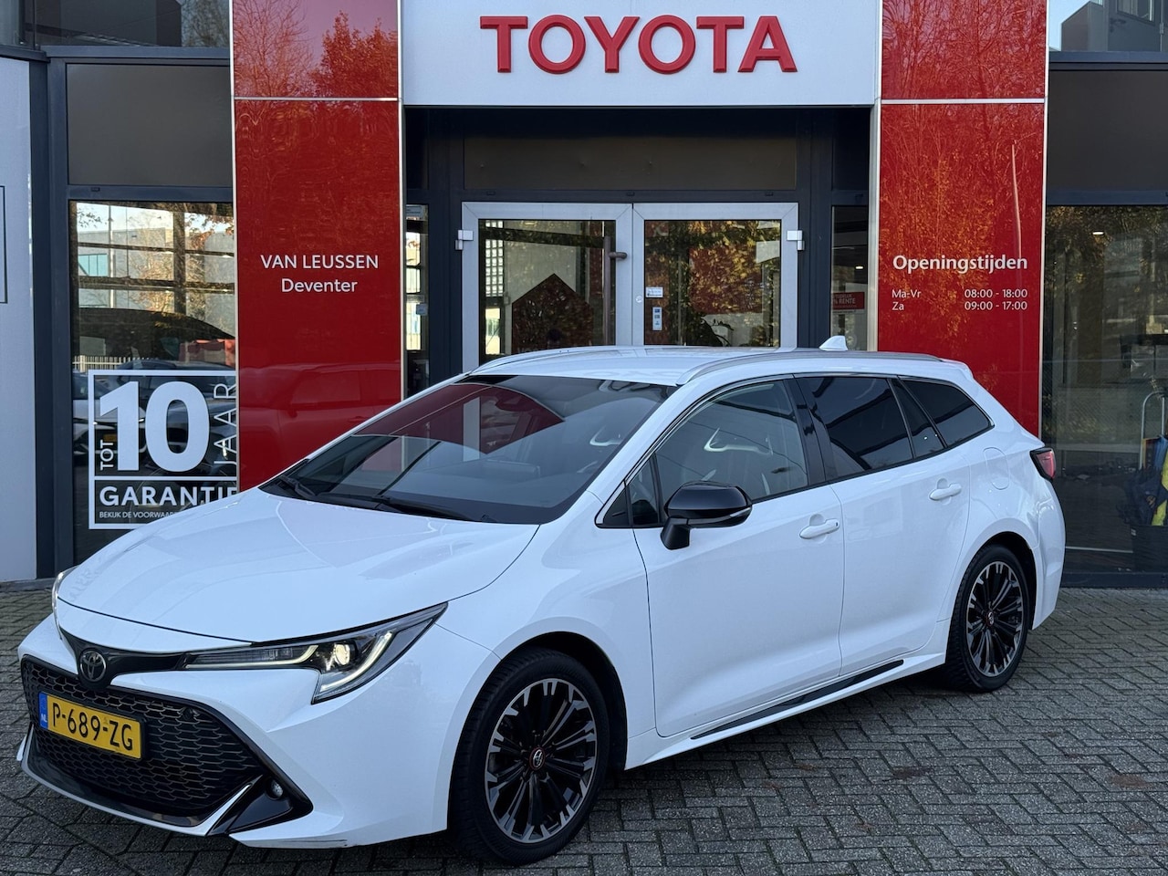Toyota Corolla Touring Sports - 2.0 Hybrid GR-Sport NL-AUTO APPLE/ANDROID AUTO DRAADLOOS LADEN CLIMA CAMERA TREKHAAK - AutoWereld.nl