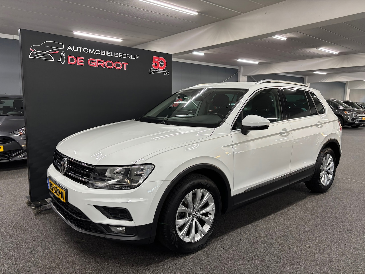 Volkswagen Tiguan - 1.4 TSI Comfortline Business met Elektrisch wegklapbare Trekhaak, Navigatie en Apple/Andro - AutoWereld.nl