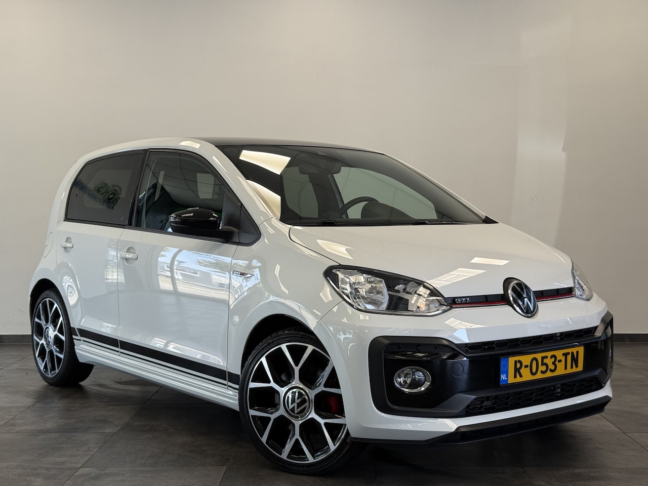 Volkswagen Up! - 1.0 TSI GTI 5-Drs. ClimateControl Stoelverwarming 17'lmv 24 maanden garantie mogelijk (*vr - AutoWereld.nl