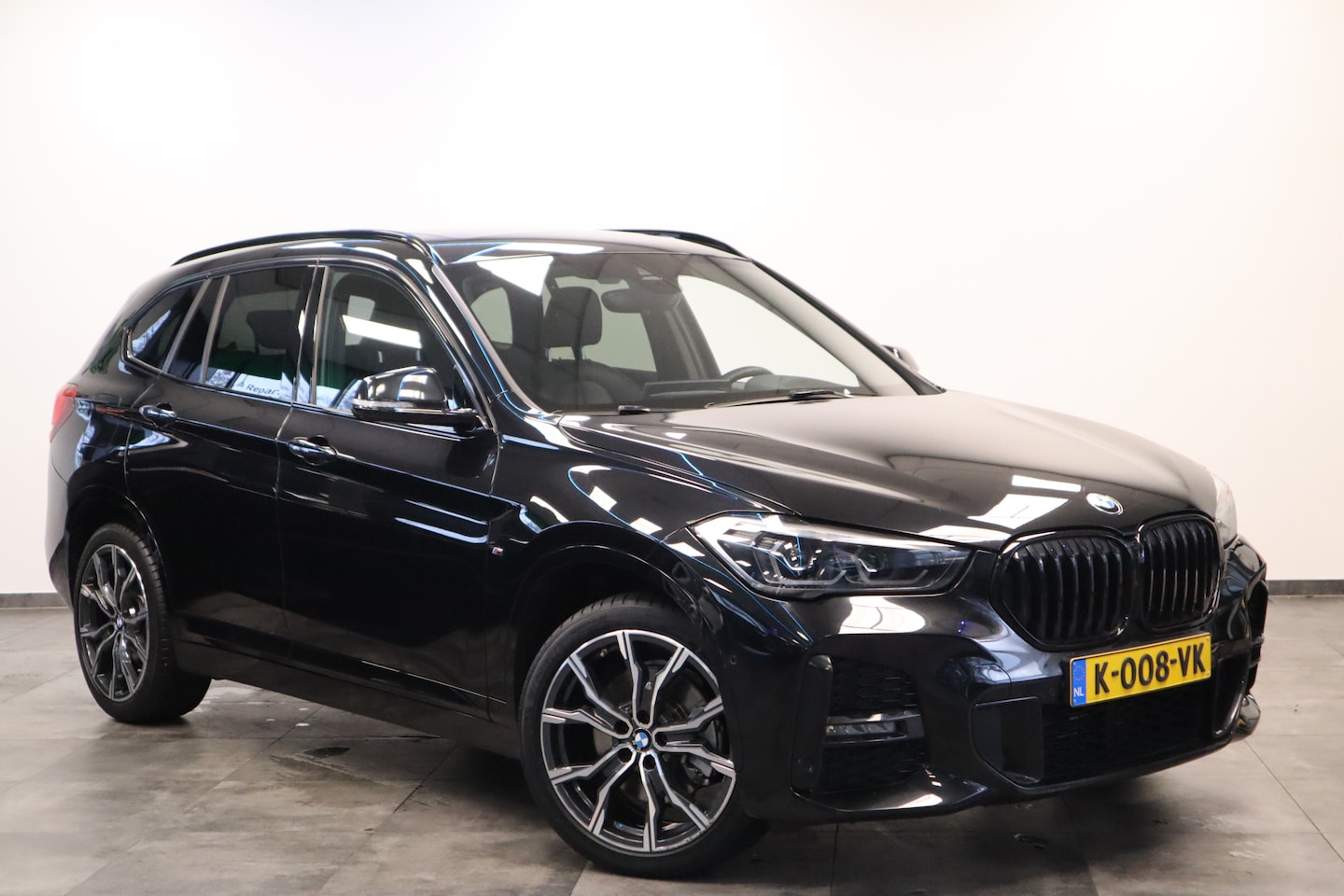 BMW X1 - sDrive20i High Executive M-sport Panoramadak PDC Trekhaak NAP Head-Up 24 maanden garantie - AutoWereld.nl