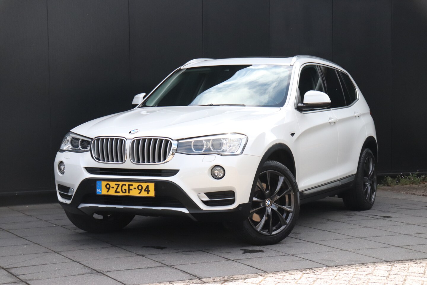 BMW X3 - sDrive20i High Executive | LEDER | STOELVERW. | PANO-DAK | TREKHAAK | PDC | CRUISE | NAVI - AutoWereld.nl