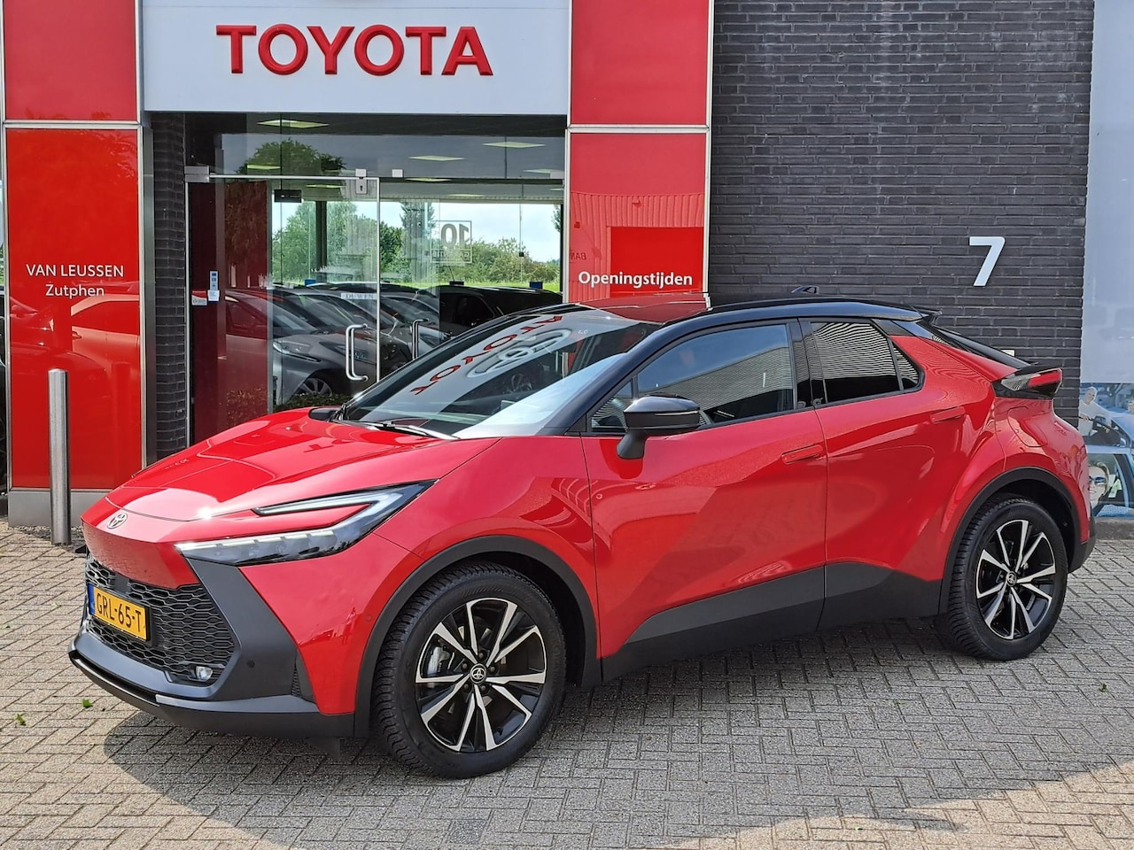 Toyota C-HR - 1.8 Hybrid 140 First Edition ELEK. ACHTERKLEP NAVI 360 CAMERA PARK ASSIST - AutoWereld.nl