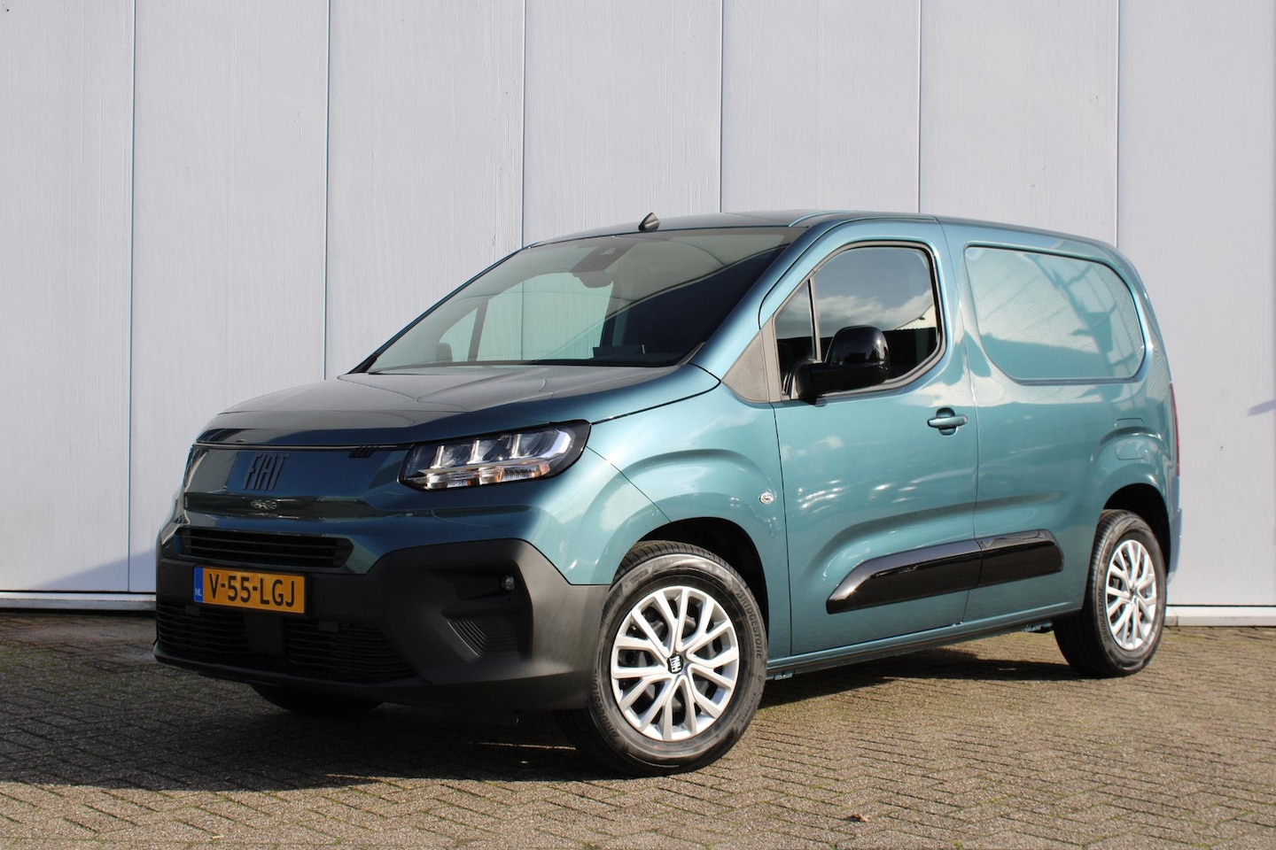 Fiat E-Doblo - 136 pk L1 50 kWh Parkeersensoren / Carplay / Cruise-control adaptief - AutoWereld.nl
