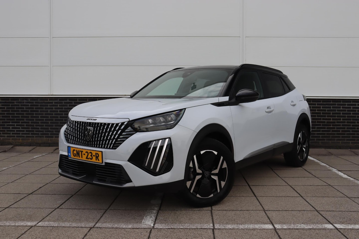 Peugeot 2008 - 1.2 Hybrid 136 GT Automaat / Keyless / Camera / LED Koplampen / Apple CarPlay - AutoWereld.nl
