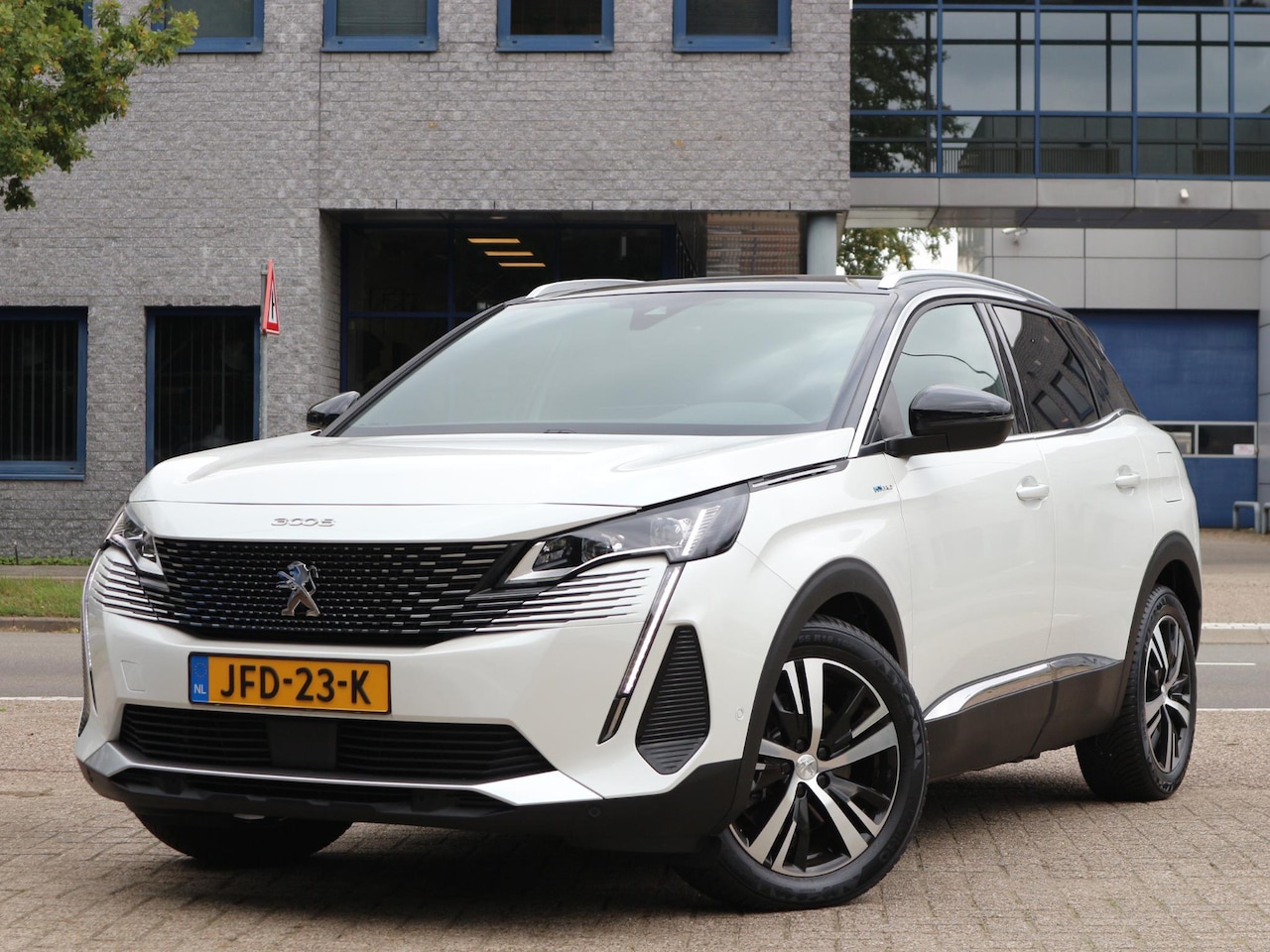 Peugeot 3008 - 1.6 HYbrid 225 GT / Stoelverwarming / Full LED / Camera/ SOH 96% - AutoWereld.nl