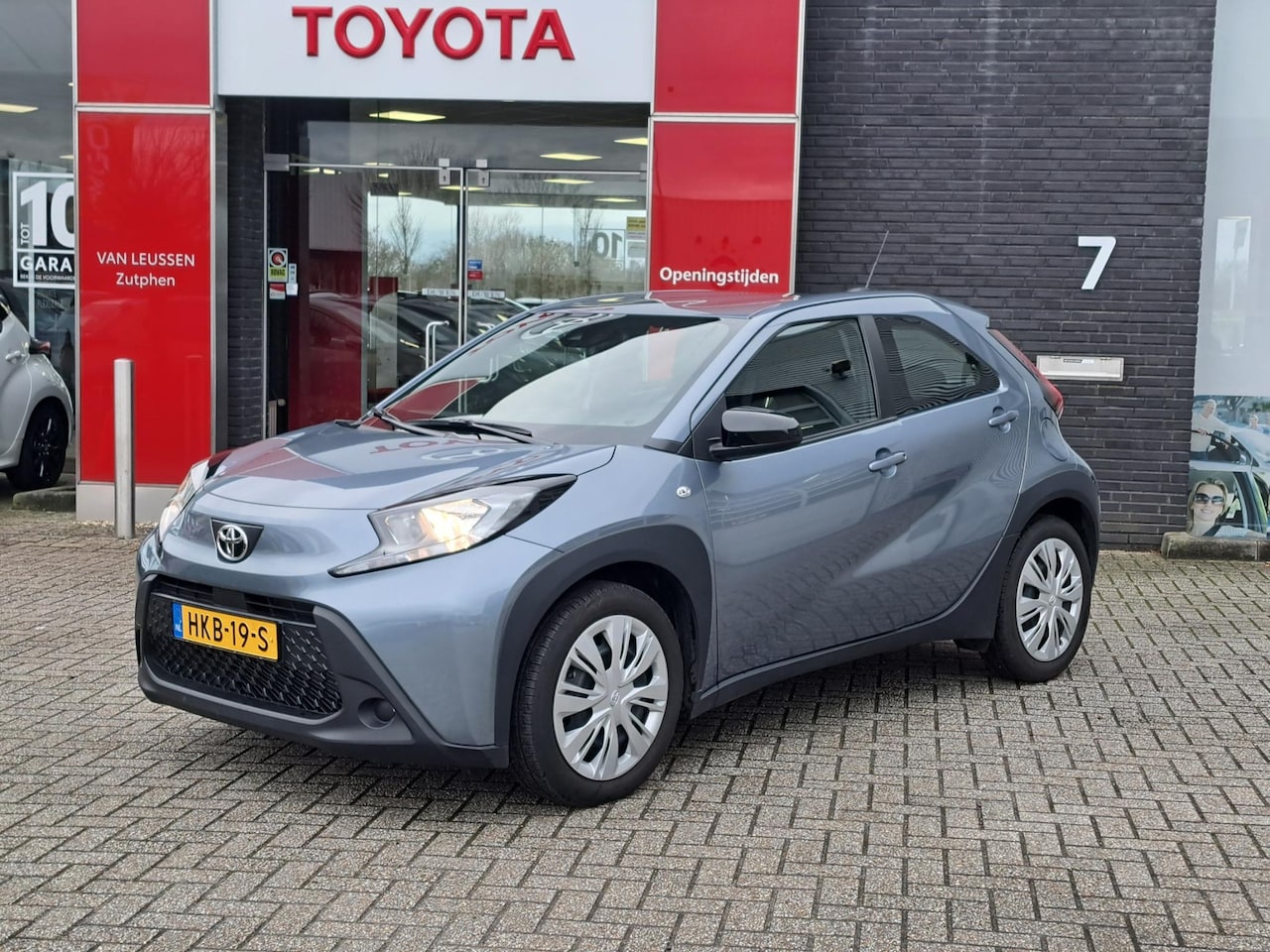 Toyota Aygo X - Play CAMERA AIRCO APPLE CAR PLAY/ANDROID AUTO ADAPTIVE CRUISE - AutoWereld.nl