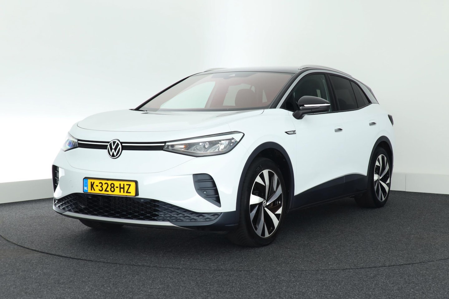 Volkswagen ID.4 - First 204pk 77 kWh SOH 89% Trekhaak Camera Stoelverwarming Navigatie - AutoWereld.nl