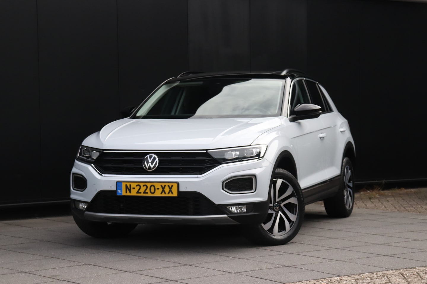 Volkswagen T-Roc - 1.5 TSI Sport Business R | STOELVERW. | PANO | CAMERA | NAVI | CRUISE | APPLE CARPLAY | - AutoWereld.nl