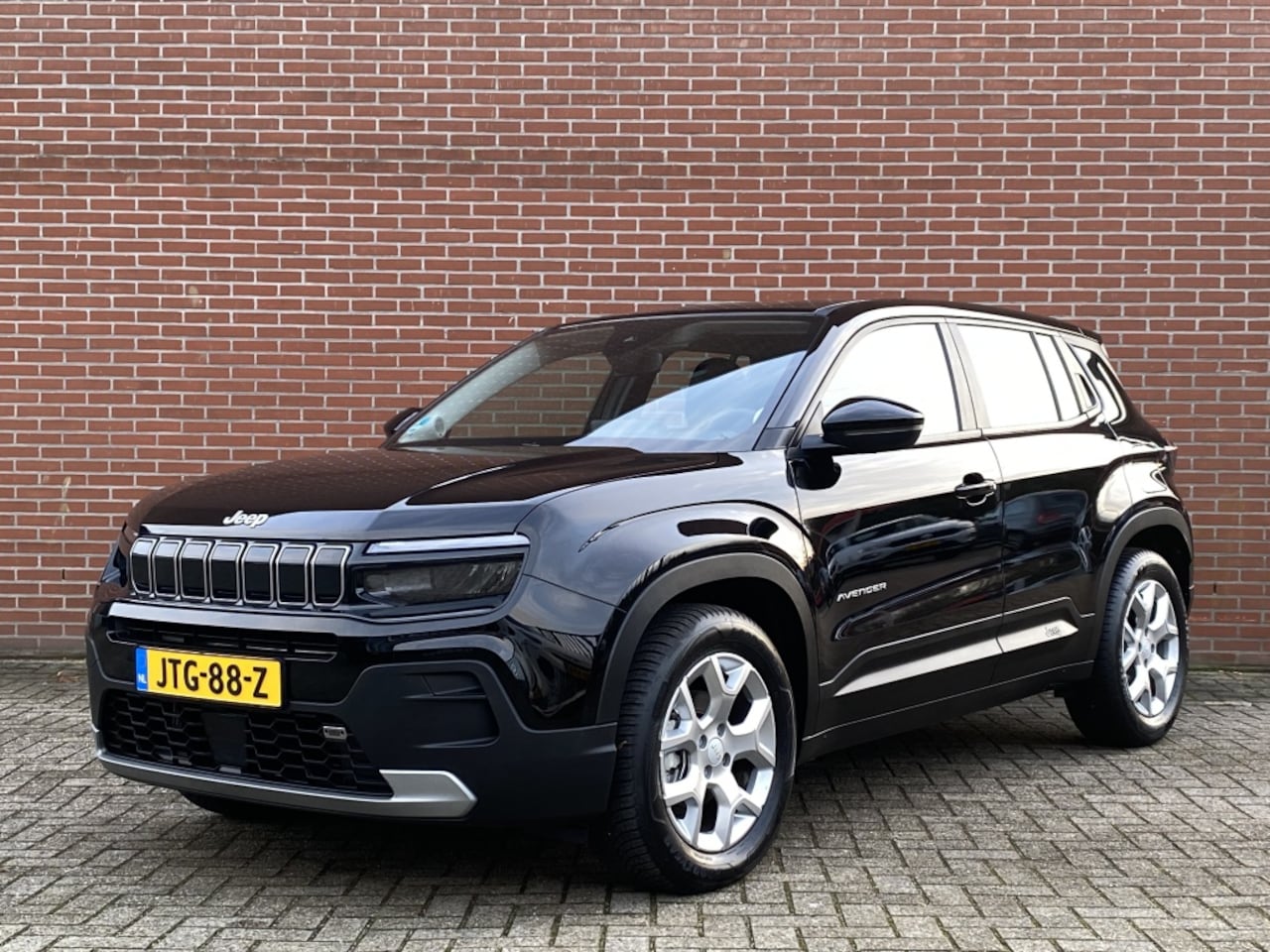 Jeep Avenger - 1.2 Altitude NAV ADAPT-CRUISE CARPLAY CAMERA JBL LMV STOELVW - AutoWereld.nl