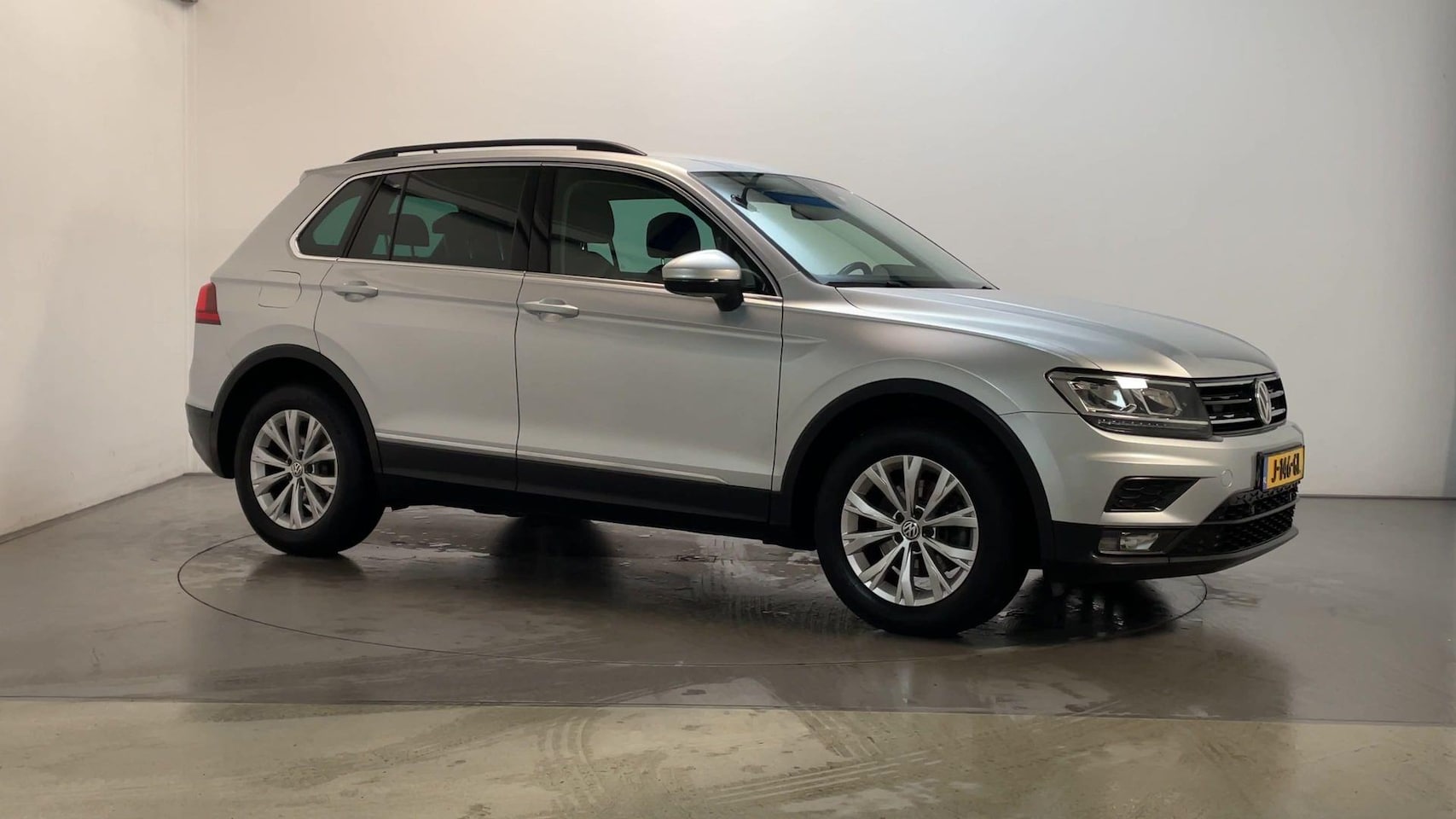 Volkswagen Tiguan - 1.5 TSI Comfortline Navigatie Parkeersensoren AppConnect - AutoWereld.nl