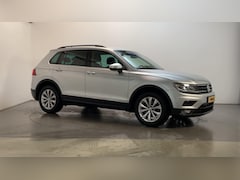 Volkswagen Tiguan - 1.5 TSI Comfortline Navigatie Parkeersensoren AppConnect