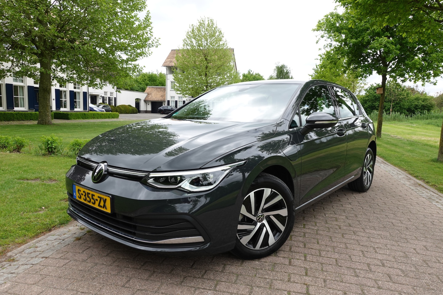 Volkswagen Golf - 1.4 eHybrid Style | Massage stoelen | LED | Adaptive cruise control | Stuur verwarming | E - AutoWereld.nl