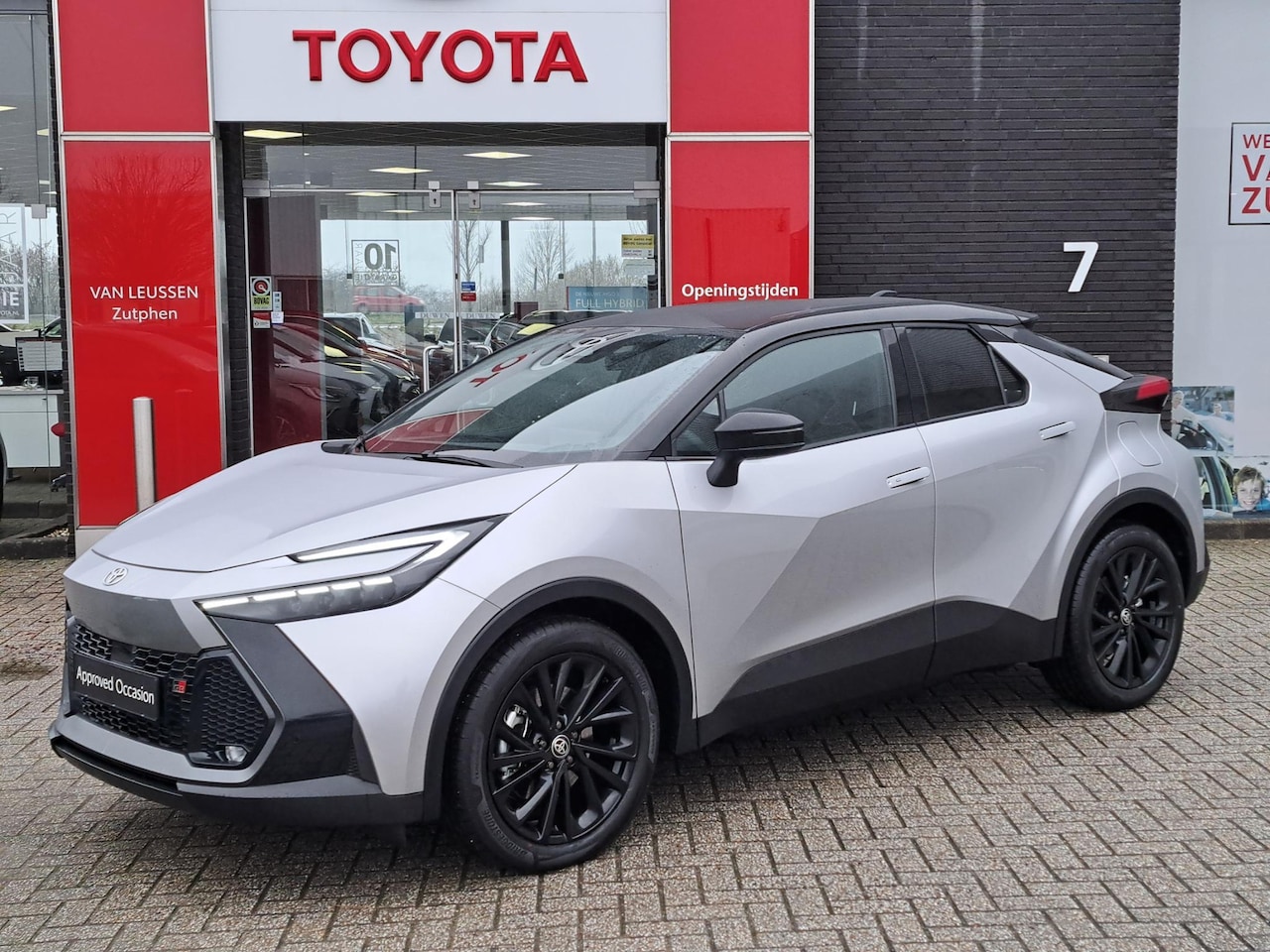 Toyota C-HR - 2.0 Plug-in Hybrid 220 GR SPORT STUUR-/STOELVERWARMING PDC STOELGEHEUGEN ELEK. ACHTERKLEP - AutoWereld.nl