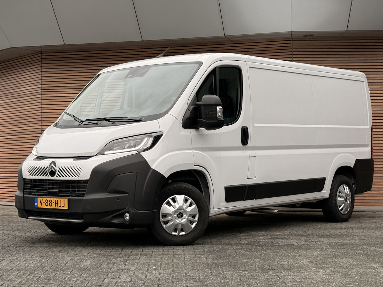 Citroën Jumper - 2.2 BlueHDi 120 S&S L2H1 3.0t Trekhaak / Camera / LED / Airco - AutoWereld.nl