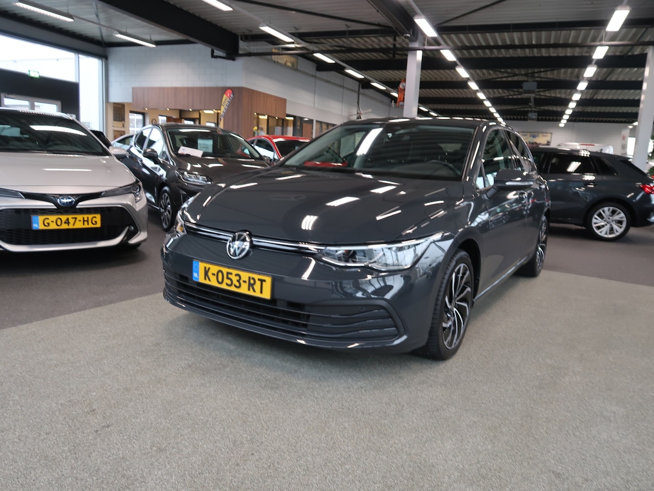 Volkswagen Golf - 1.0 eTSi 110pk DSG Life 5-drs. KEYLESS/CAMERA/WINTERPACK/CARPLAY/17INCH - AutoWereld.nl