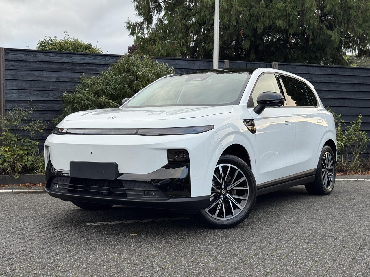 Leapmotor B10 - Design ProMax 67.1 kWh 218PK Automaat Navigatie, Camera 360, Lichtmetalen velgen, Elektris - AutoWereld.nl