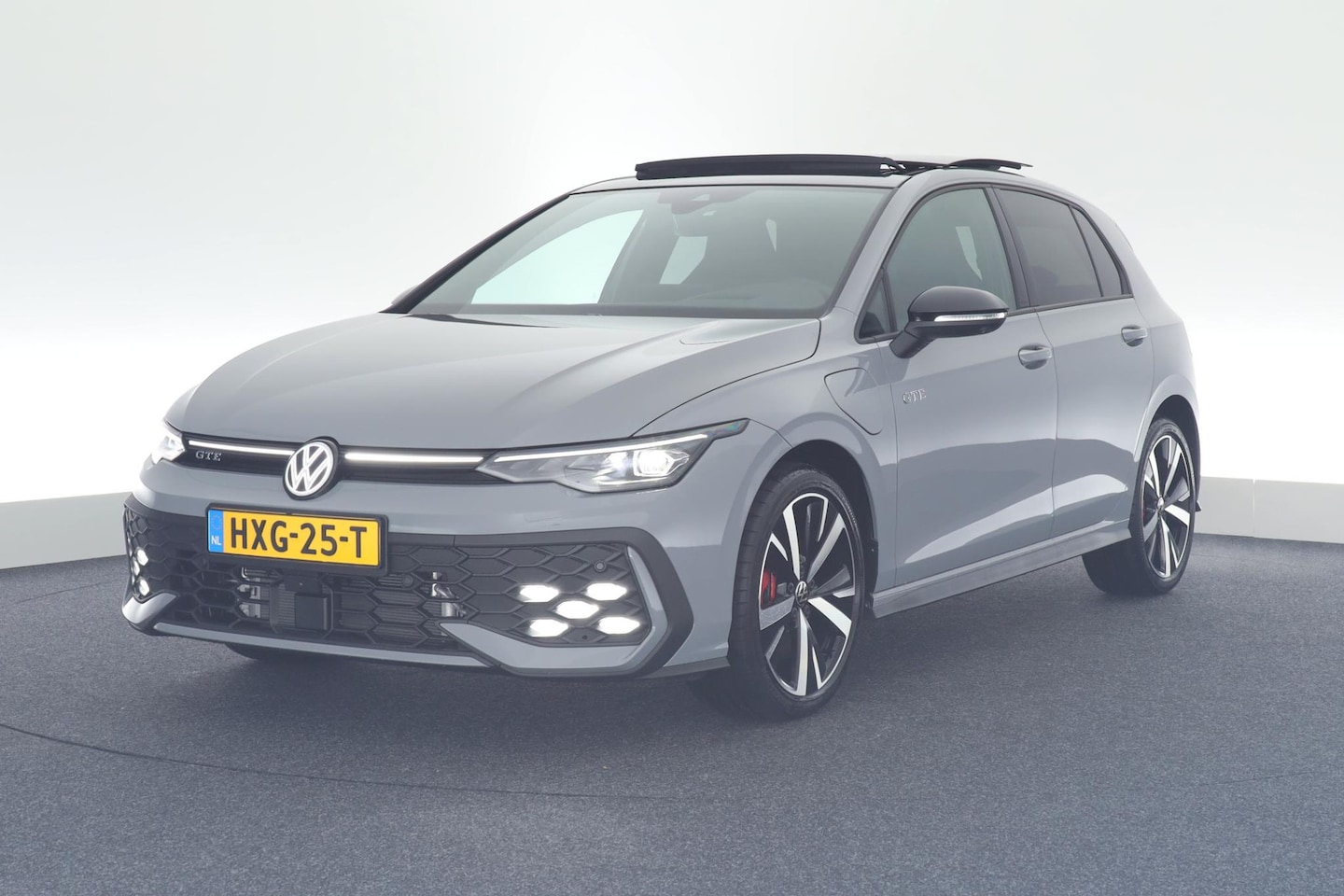 Volkswagen Golf - 1.5 272pk eHybrid GTE Trekhaak 360Camera Head-Up Panoramadak Keyless Navigatie - AutoWereld.nl