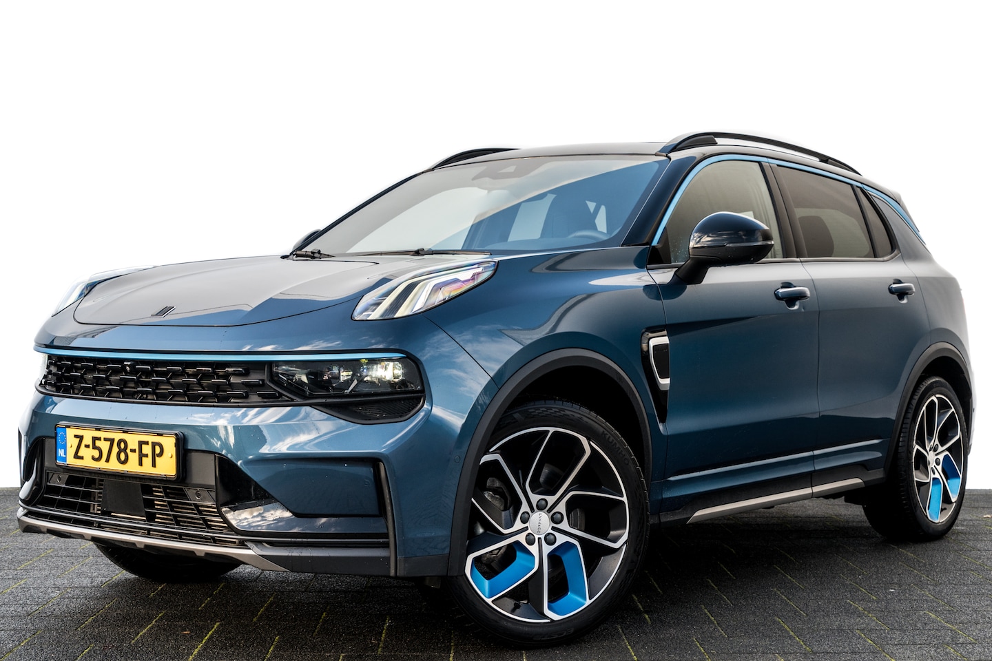 Lynk & Co 01 - 1.5 Plug-in Hybrid 262 Pk I Modeljaar 2023 I Panoramadak I 75 km Elektrisch I 360 Camera I - AutoWereld.nl