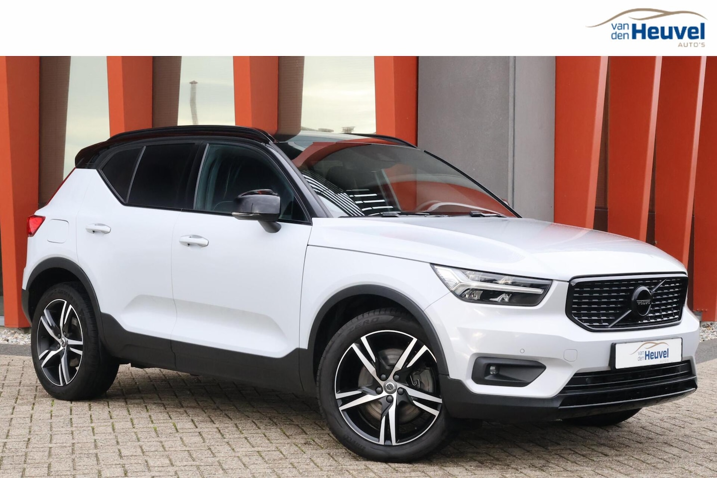 Volvo XC40 - T4 Recharge R-Design | Stoelverwarming | Parkeercamera |H&K| BLIS | Pilot Assist | Keyless - AutoWereld.nl
