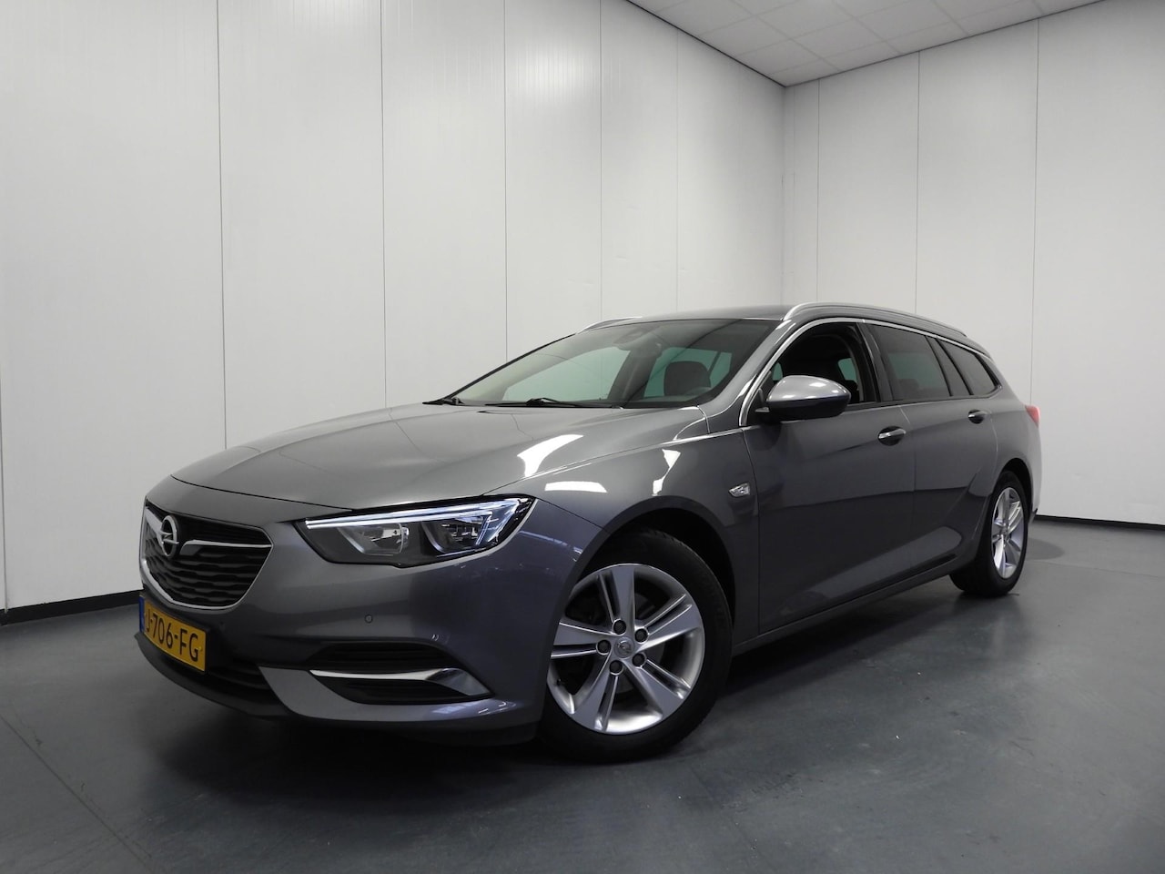 Opel Insignia Sports Tourer - 1.5 Turbo Business Executive NAVI/CAMERA/WINTERPACK/17"LMV! - AutoWereld.nl