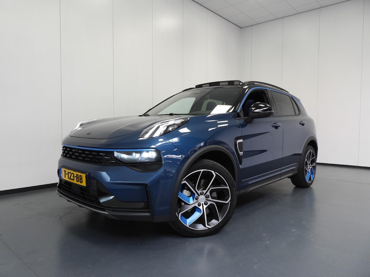 Lynk & Co 01 - 1.5 PHEV Plug-In ZWARTE HEMEL/360CAM/SCHUIFDAK/LED/20"LMV! - AutoWereld.nl