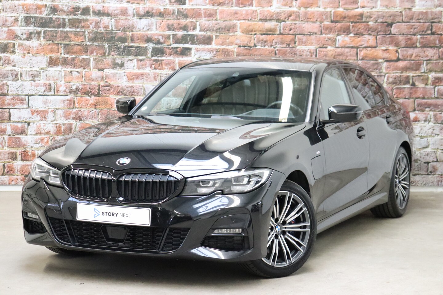 BMW 3-serie - Sedan 330e High Executive M Sport Pakket Automaat / Navigatie Professional / Head-Up Displ - AutoWereld.nl