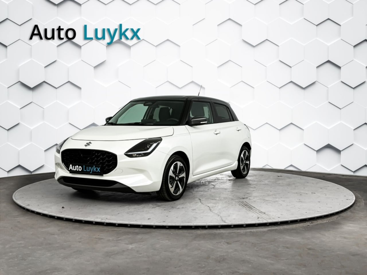 Suzuki Swift - 1.2 Style Smart Hybrid Automaat | Navigatie | Apple Carplay/Android Auto | Adaptieve Cruis - AutoWereld.nl