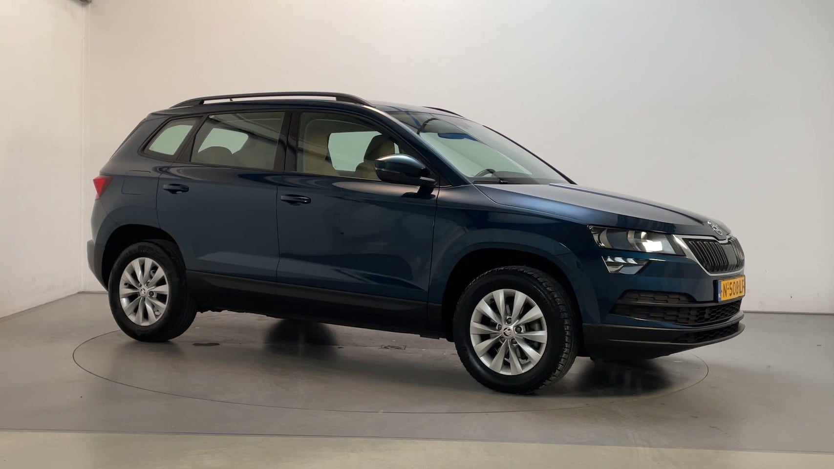 Skoda Karoq - 1.5 TSI 150pk DSG ACT Business Edition Stoelverwarming Leder Navigatie DAB+ - AutoWereld.nl