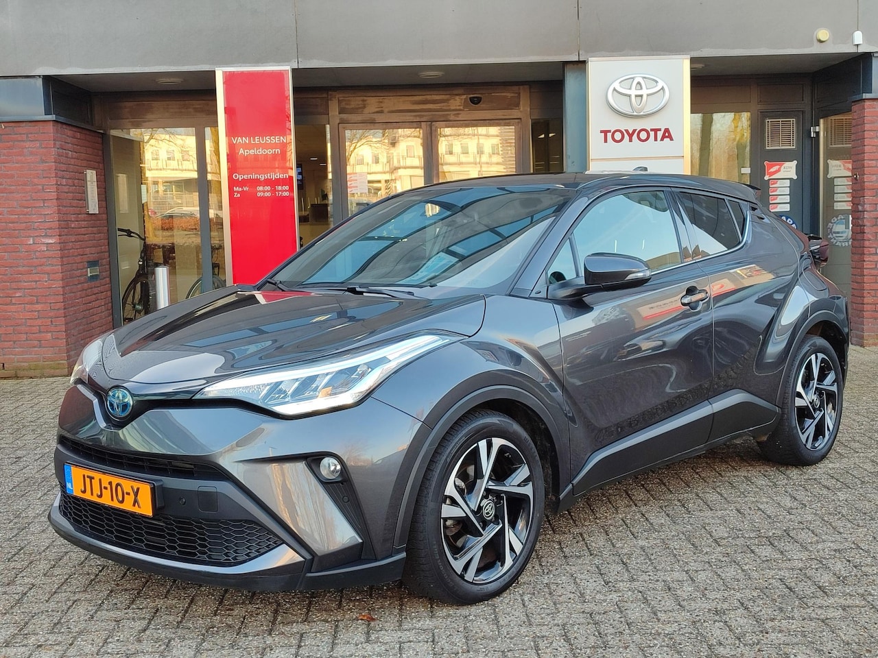 Toyota C-HR - 1.8 Hybrid STYLE STOEL/STUURVERW BLIND SPOT KEYLESS 18'' LM-VELGEN PARK-SENSOREN CAMERA NA - AutoWereld.nl