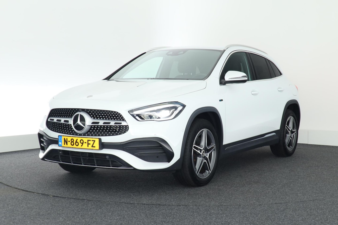 Mercedes-Benz GLA-Klasse - 250 e 218pk AMG Line Trekhaak Camera Stoelverwarming Navigatie - AutoWereld.nl