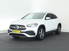 Mercedes-Benz GLA-Klasse - 250 e 218pk AMG Line Trekhaak Camera Stoelverwarming Navigatie