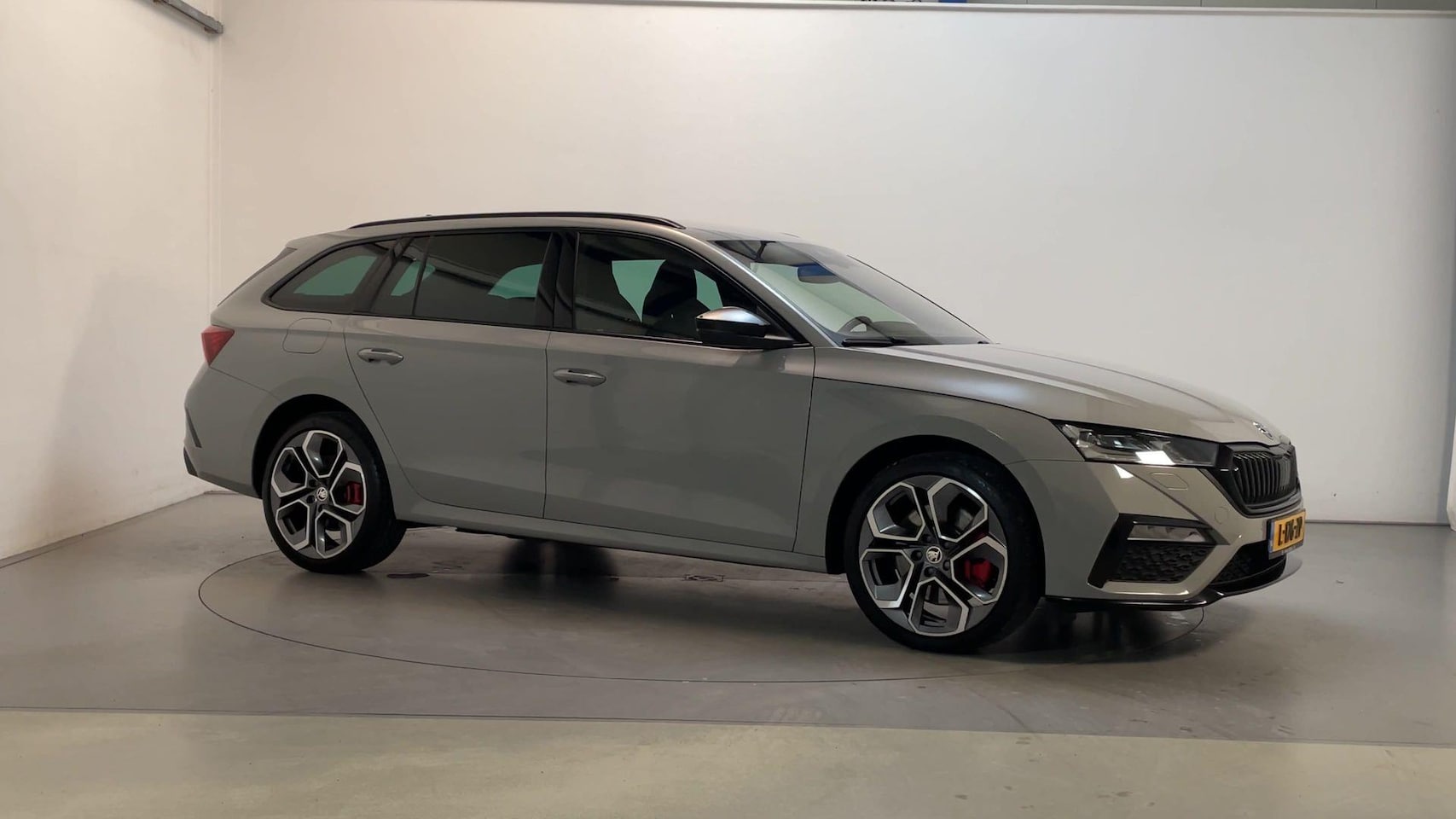 Skoda Octavia Combi - 1.4 TSI RS iV PHEV Business RS Navigatie Camera Stoelverwarming DAB+ - AutoWereld.nl