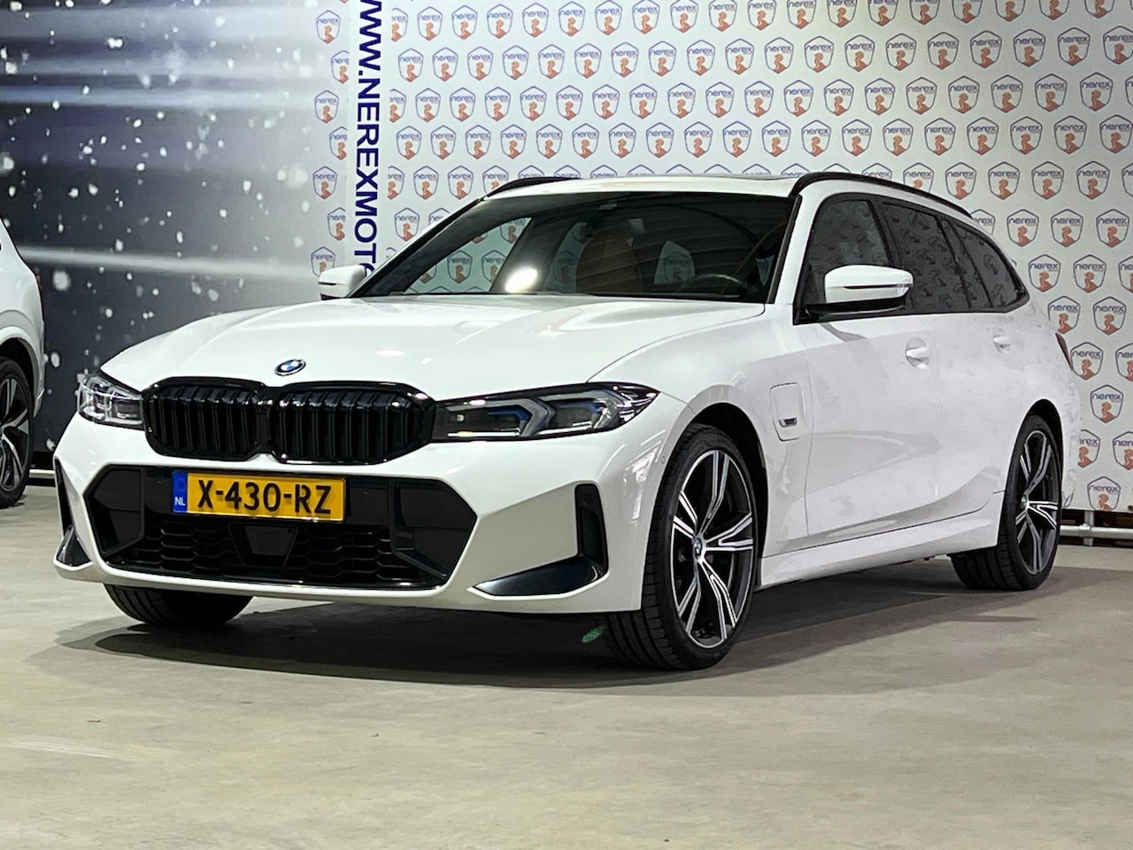 BMW 3-serie Touring - 330e M-sport/SHADOW-LINE/PANO/19"/CAM/ACC - AutoWereld.nl