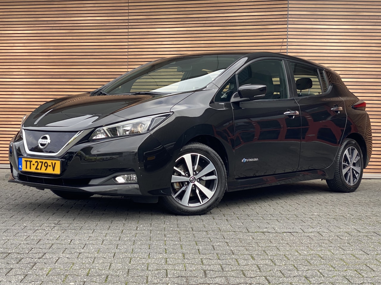 Nissan LEAF - Acenta 40 kWh SOH 87% / Camera / Navigatie - AutoWereld.nl