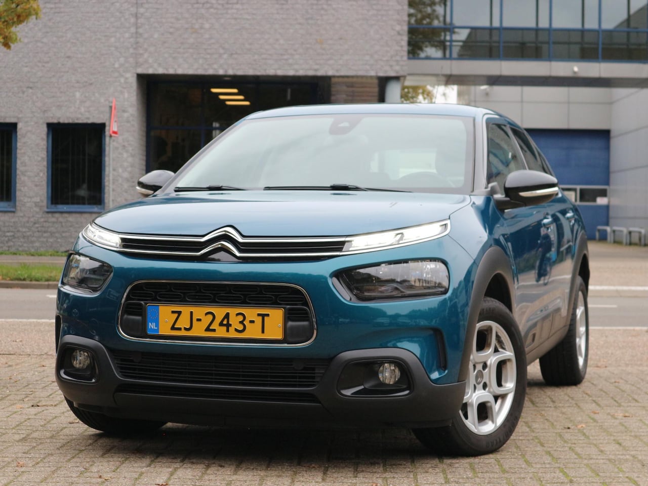 Citroën C4 Cactus - 1.2 PureTech Business Automaat / Navigatie / Apple Carplay / Cruise - AutoWereld.nl