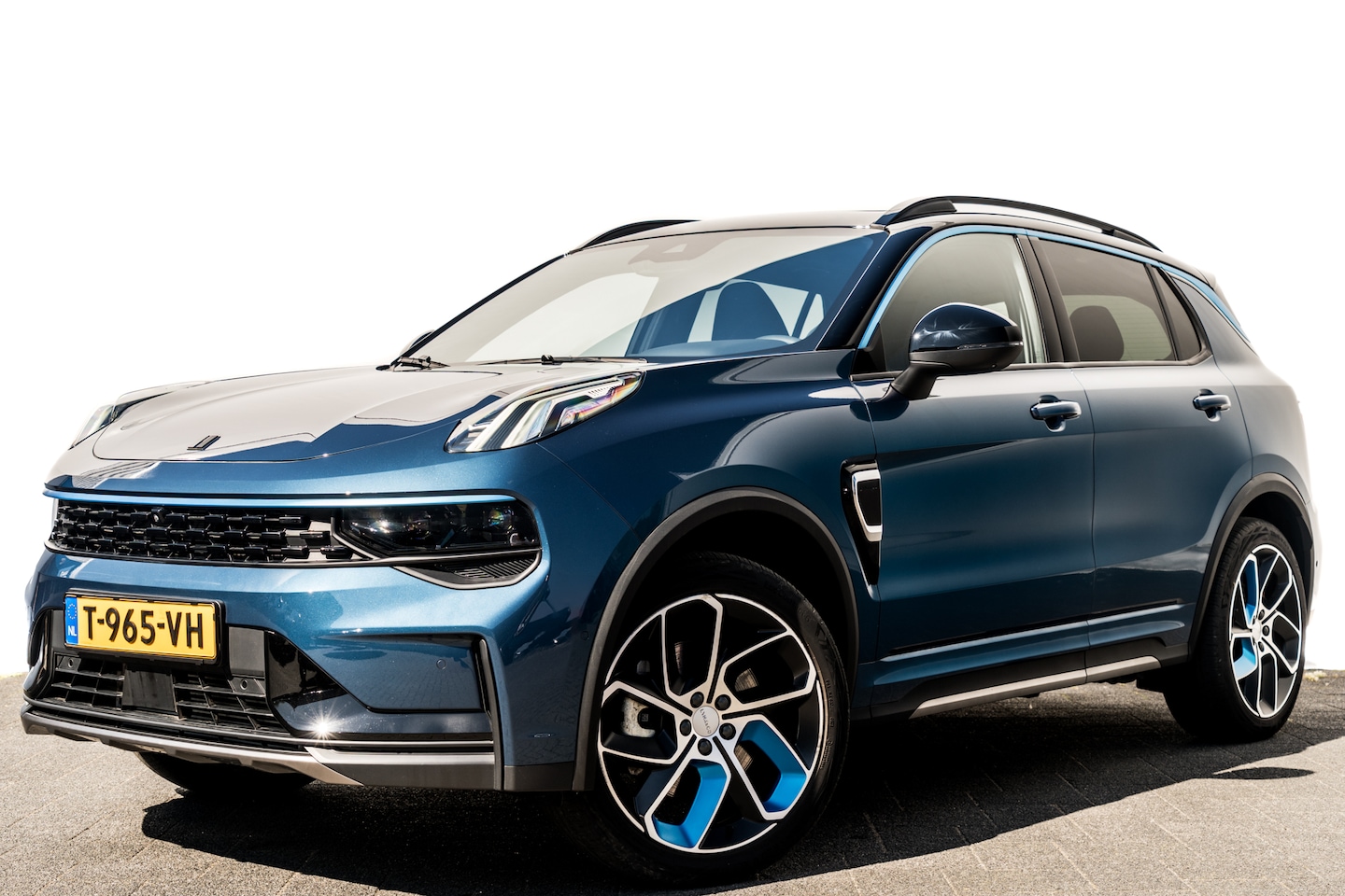 Lynk & Co 01 - 1.5 Plug-in Hybrid 262 Pk I Modeljaar 2023 I Zwarte hemel I Panoramadak I 75 km Elektrisch - AutoWereld.nl