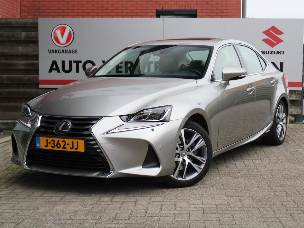 Lexus IS - 300h Hybrid Business Line Pro Apple Carplay/Android Auto, Parkeersensoren Voor en Achter, - AutoWereld.nl