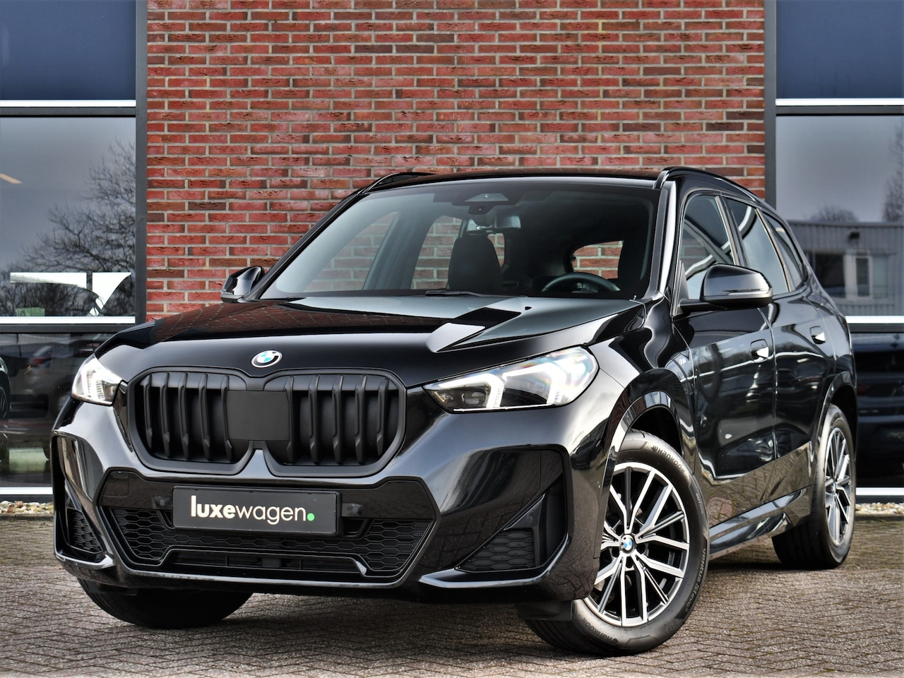 BMW X1 - sDrive18i M-Sport Camera ACC-voorber Shadowline Adp-onderstel - AutoWereld.nl