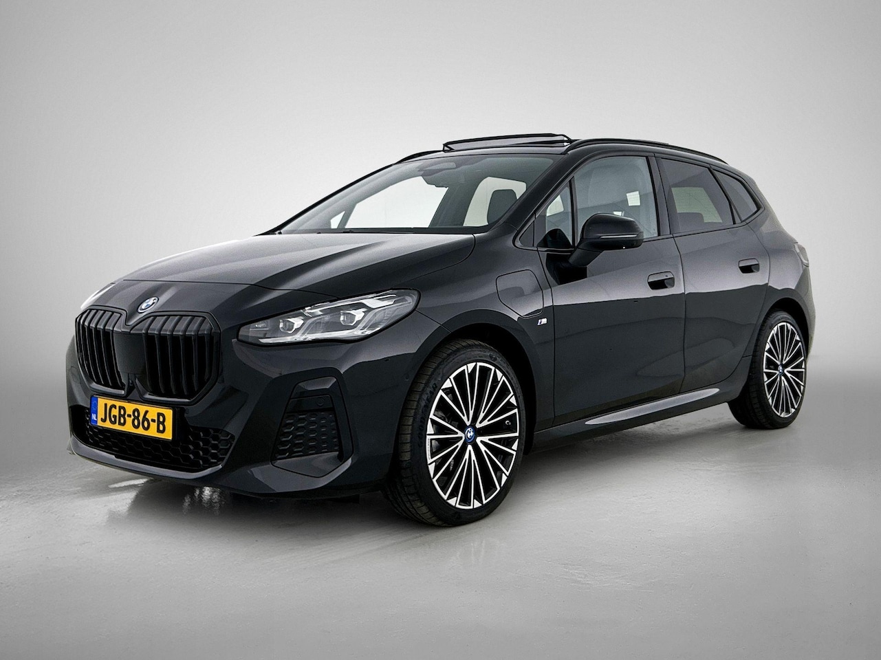 BMW 2-serie Active Tourer - Plug-In 225e xDrive M-SPORT | PANO | PREMIUM - AutoWereld.nl