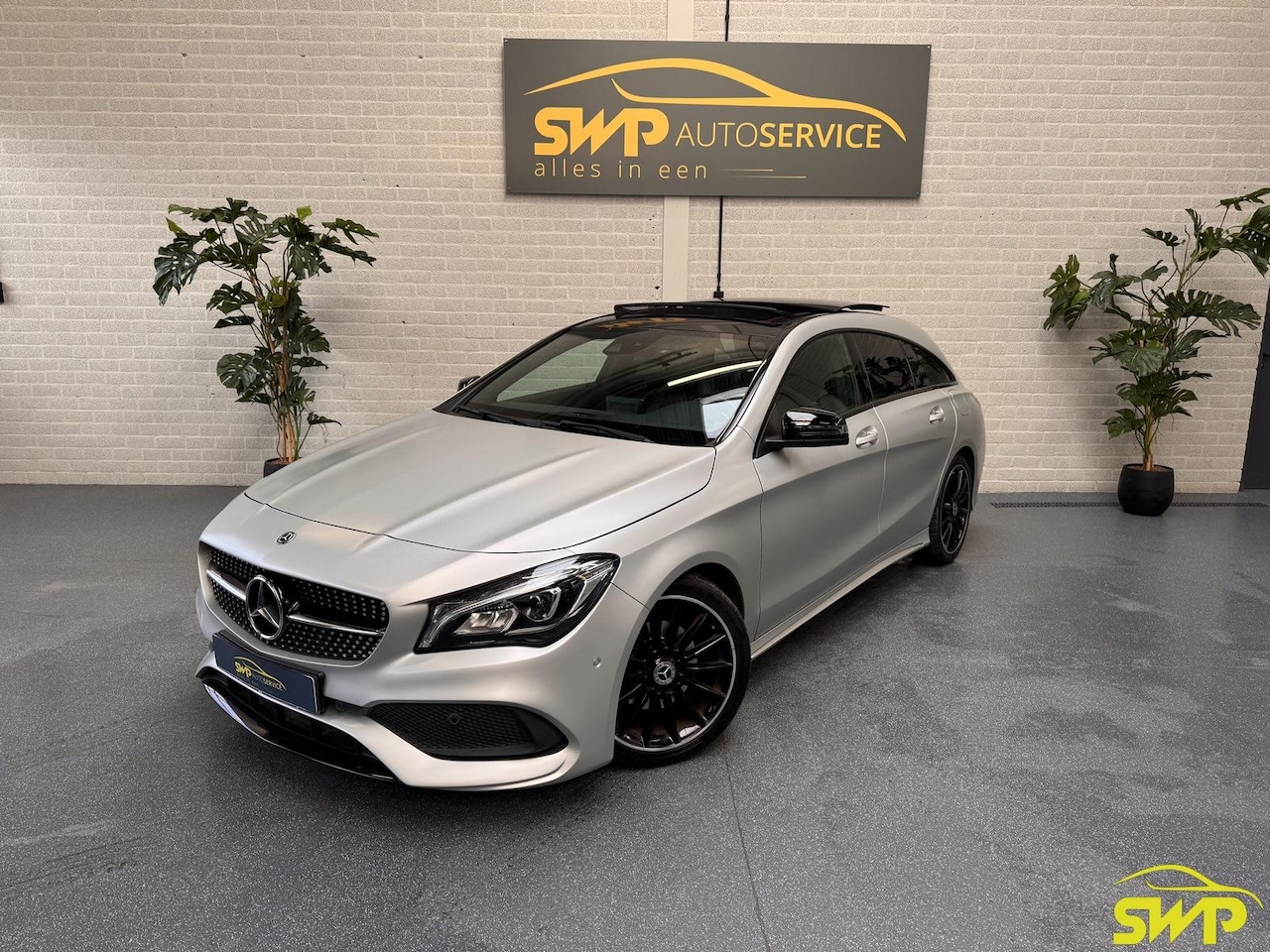 Mercedes-Benz CLA-klasse Shooting Brake - 180 | AMG | MAGNO-ZILVER | Pano | Navi | Dodehoek | Memory | Elektr Stoel | Multispaak | E - AutoWereld.nl