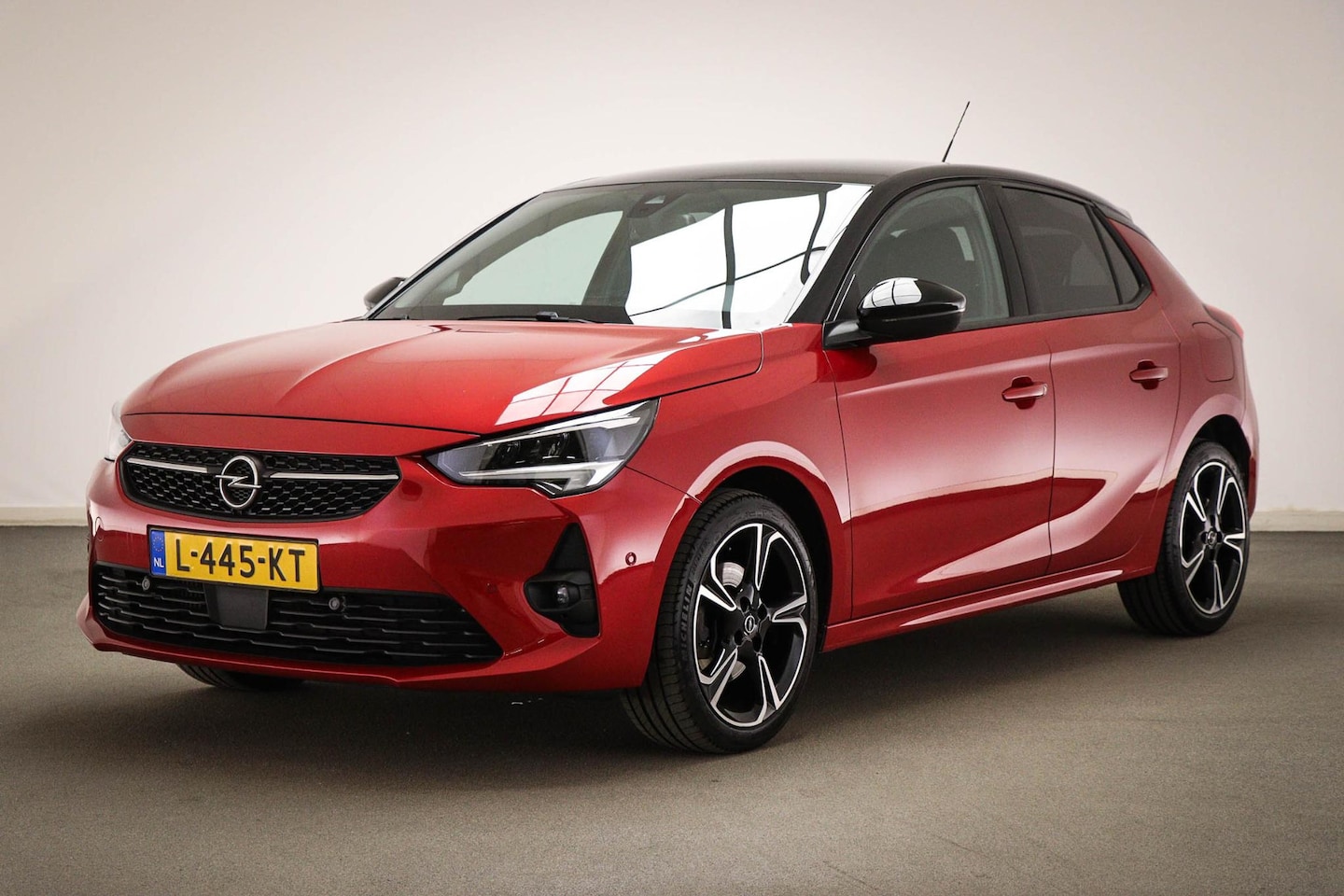 Opel Corsa - 1.2 GS Line LICHT & ZICHT / PARKEER- PACK | DAB | APPLE | CAMERA - AutoWereld.nl