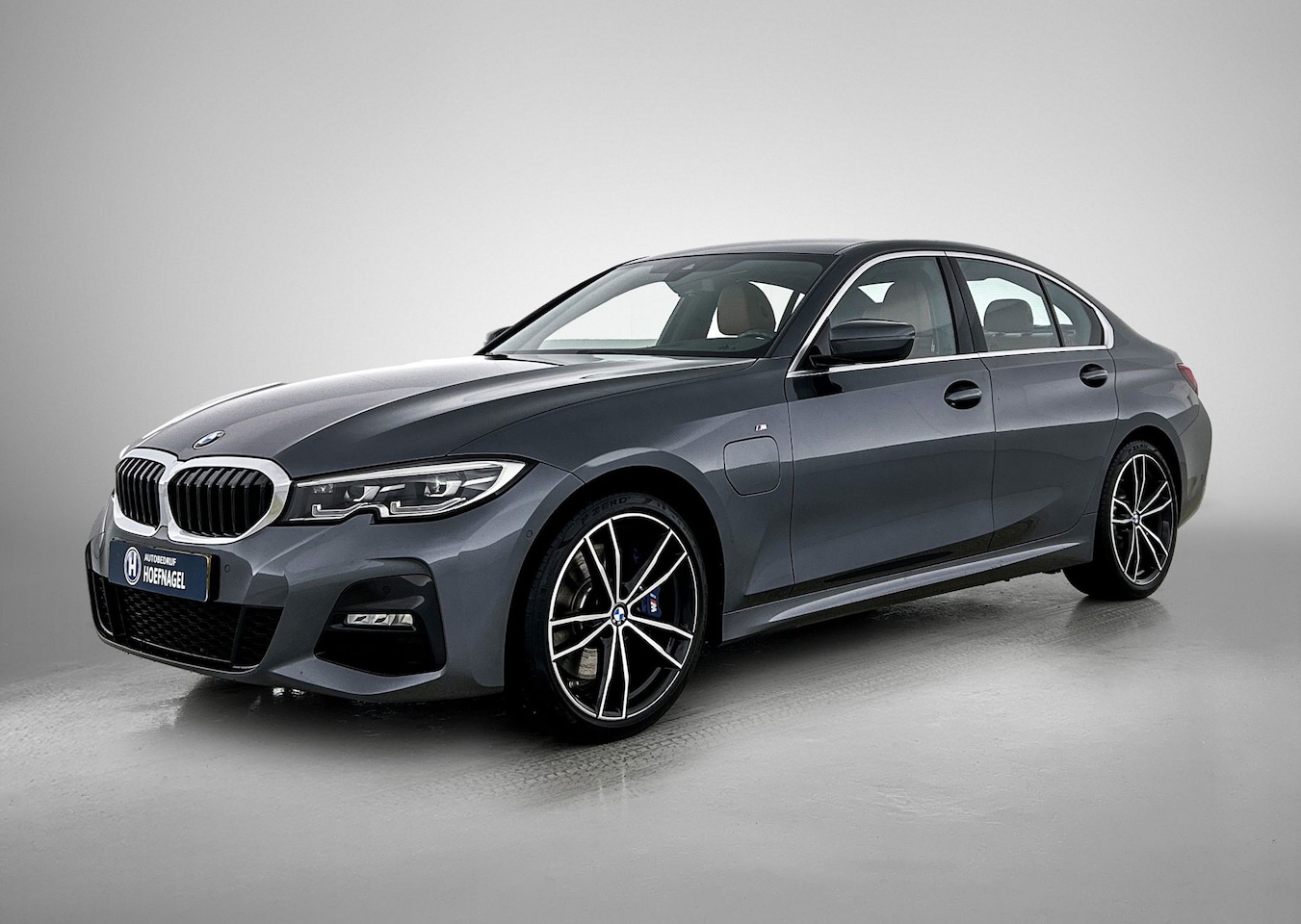 BMW 3-serie - 330e High Executive M Sport | Cruise Control | CarPlay | Stoelverwarming | - AutoWereld.nl