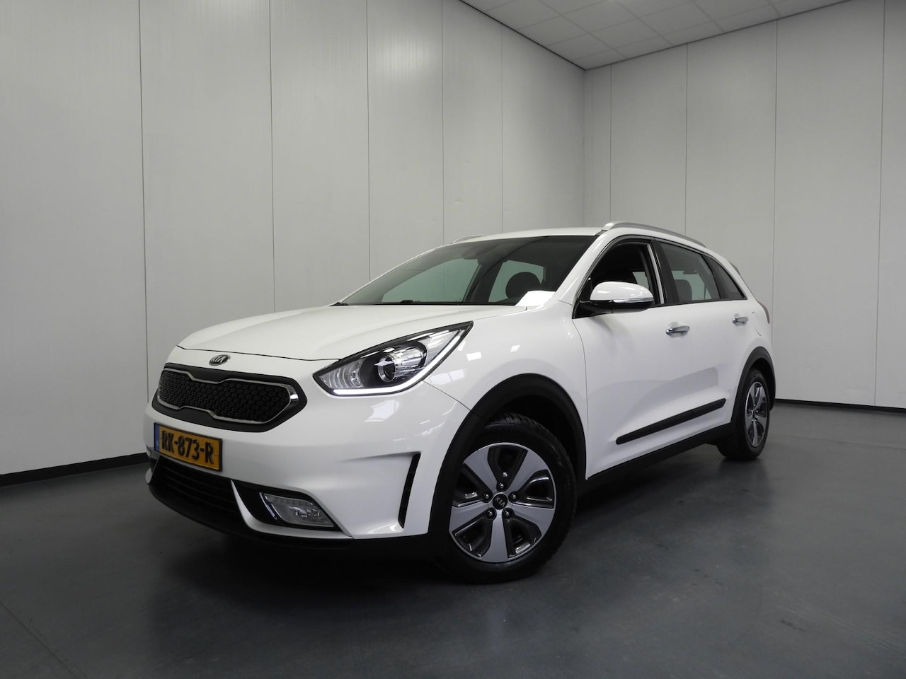 Kia Niro - 1.6 GDi Hybrid DynamicLine NAVI/CAMERA/TREKHAAK/16"LMV! - AutoWereld.nl